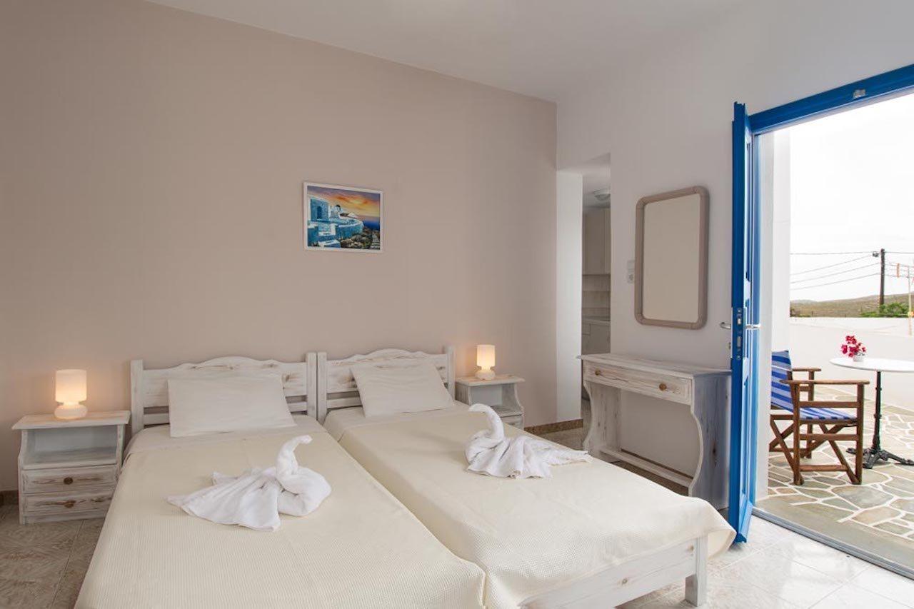 Evgenia Rooms And Apartments Folégandros Esterno foto