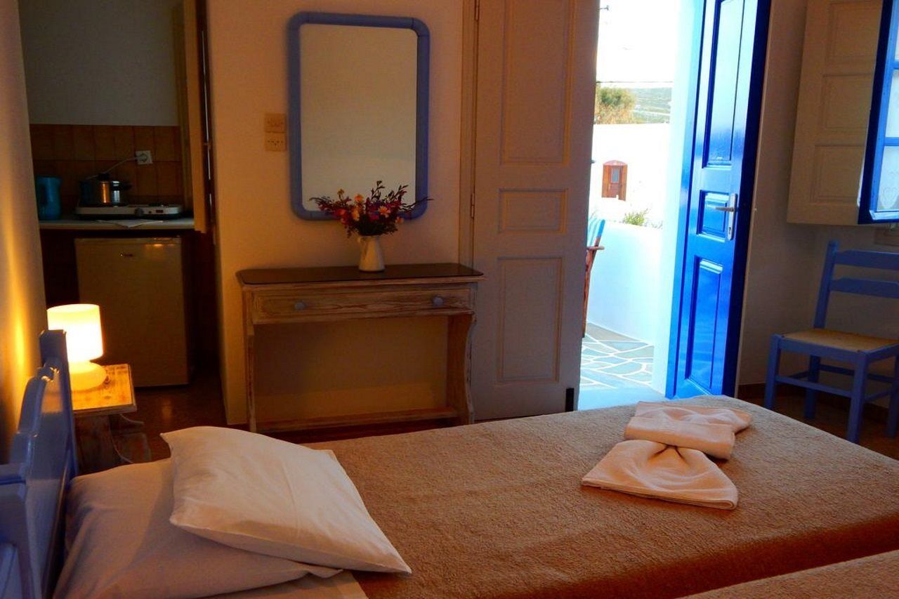 Evgenia Rooms And Apartments Folégandros Esterno foto